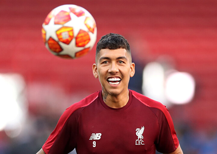 Roberto Firmino antrenmanda topla ısınıyor.