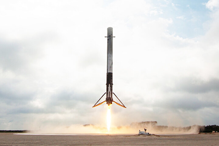SpaceX, Falcon roketleriyle dünyanın en iddialı uzay oluşumu olma yolunda ilerliyor. NASA'dan daha ilerici adımlar atıldığı düşüncesi, SpaceX için 'ilerici' bulunuyor.