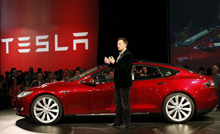 Elon Musk, Tesla'daki süreçleri iyi yönetemediği iddiasıyla sürekli olarak eleştiriliyordu. Bu durum, Musk'ın Tesla'dan uzaklaşmasını ve SpaceX ile daha yoğun biçimde ilgilenmesini sağladı.
