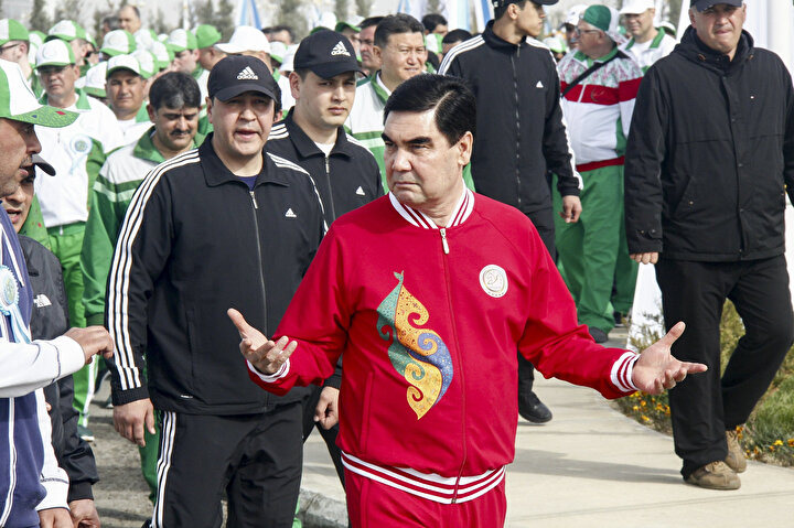 12 yıldır Türkmenistan'ı yöneten Berdimuhammedov, spora ve müziğe de çok düşkün.