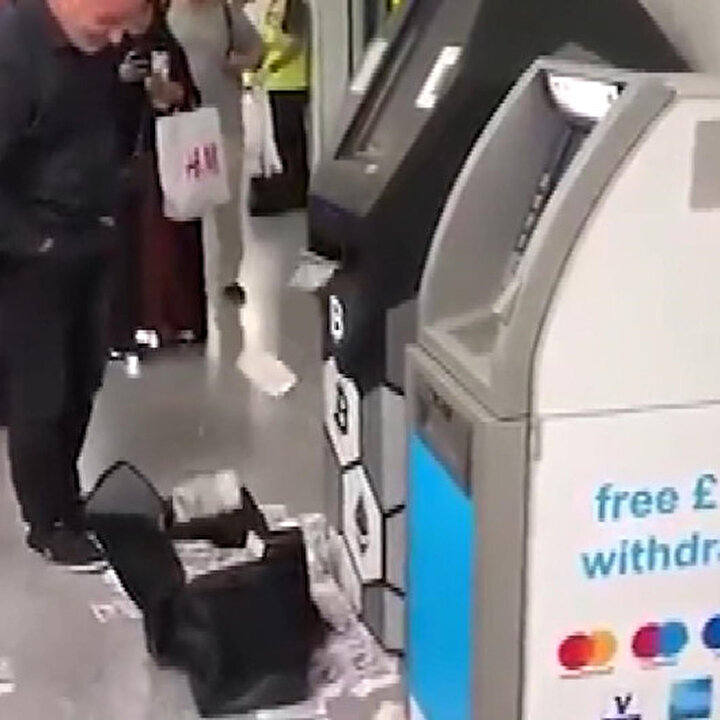 Bitcoin ATM'si para saçtı, vatandaşlar şaşkına döndü