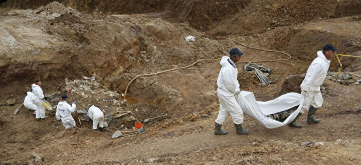 Sırplar, on binlerce Müslüman Boşnak'ı gözlerini kırpmadan öldürdü.