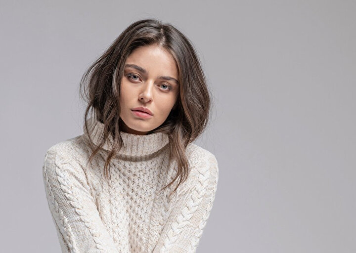 Ayça Ayşin Turan, Fox TV'de yayımlanan Karagül isimli dizide oynayarak karşımıza çıktı