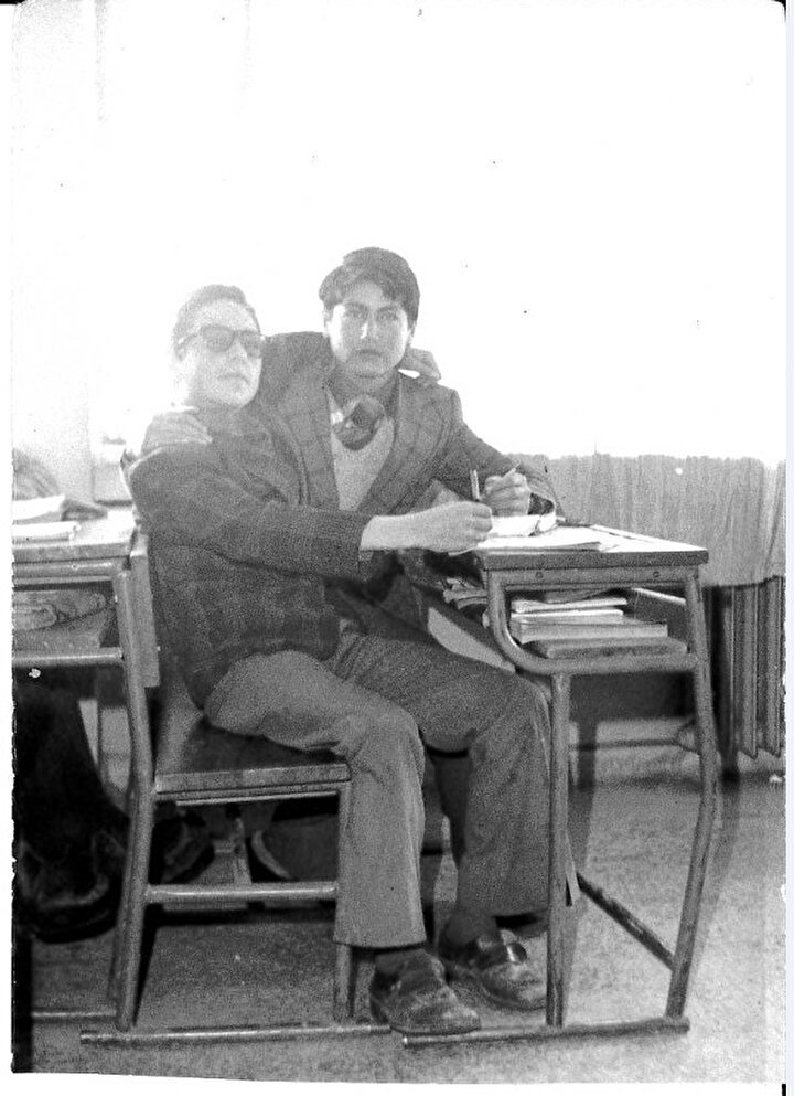 Nurullah Genç, imam hatip öğrenciliği boyunca yaptığı ayakkabı boyacılığı ve paralı ödev günlerini anlattı.