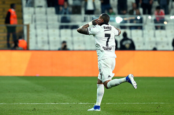 ▬ Ricardo Quaresma.