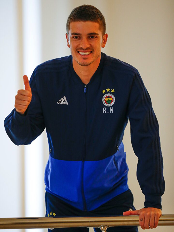 ▬ Roman Neustadter.