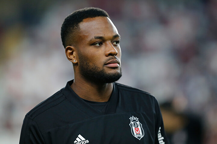 ▬ Cyle Larin.