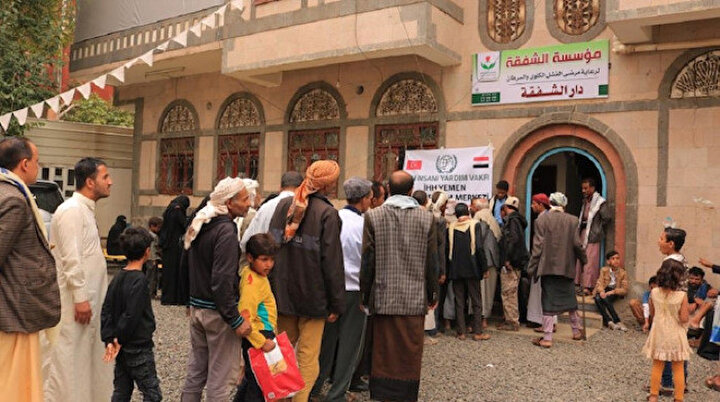 İHH, Yemen'e yardım ulaştırıyor.