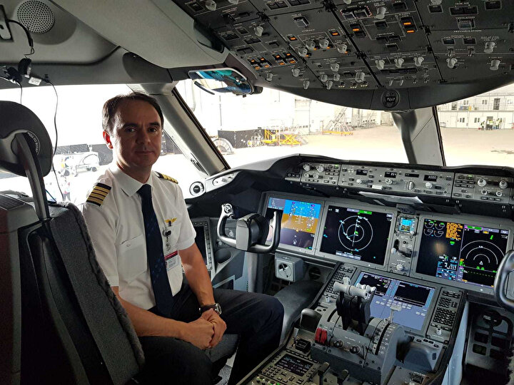 THY dreamliner uçağının kokpit bölümü