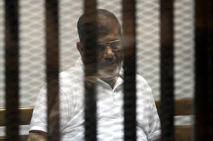 Sağlık durumunun gittikçe kötüye gittiğini her fırsatta dile getiren Mısır'ın demokratik yöntemlerle seçilmiş ilk Cumhurbaşkanı Muhammed Mursi'nin tedavi talepleri yerine getirilmedi.
