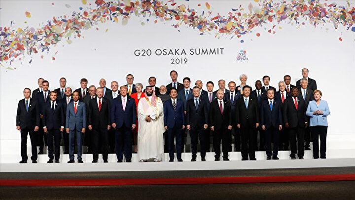 Japonya’nın ev sahipliğinde Osaka’da düzenlenen G20 Liderler Zirvesi aile fotoğrafı çekimiyle başladı.