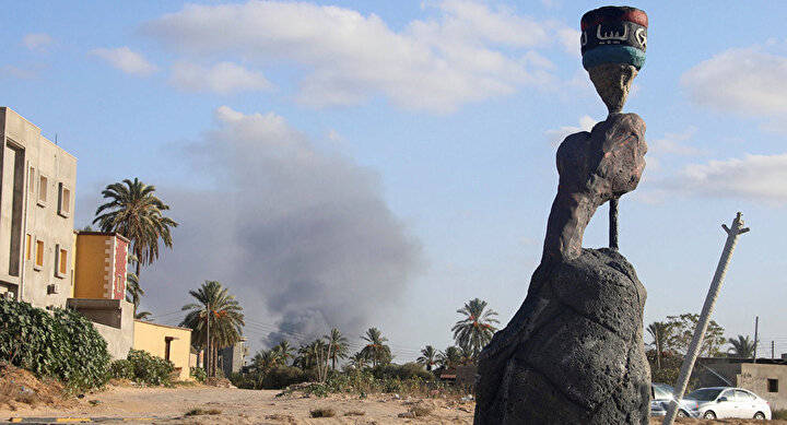Libya'nın başkenti Trablus'ta yer alan Mitiga Uluslararası Havalimanı’nın, yapılan hava saldırısı nedeniyle uçuşlara kapatıldığı duyuruldu.