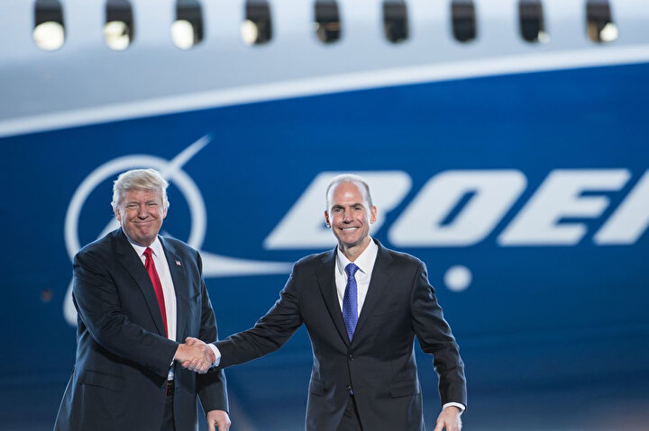 Boeing Üst Yöneticisi (CEO) Dennis Muilenburg ve ABD Başkanı Donald Trump bir arada