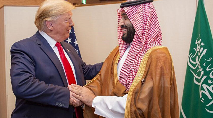ABD Başkanı Donald Trump ve Suudi Arabistan Veliaht Prensi Selman'ın, Japonya Osaka'da düzenlenen G 20 zirvesi sırasında basına yansıyan samimi pozları.