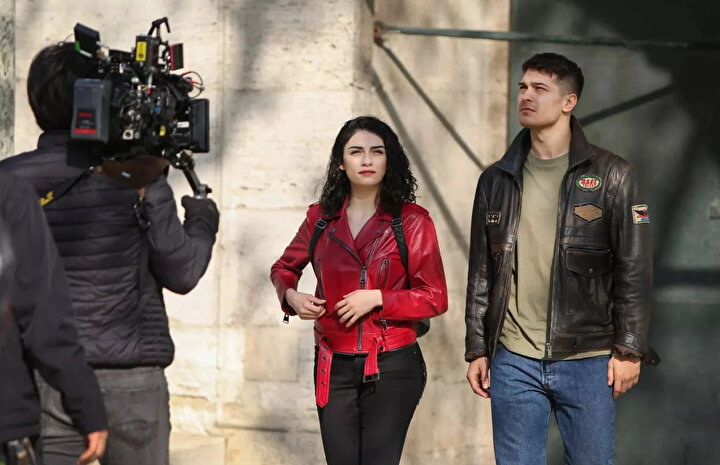 Hazar Ergüçlü ve Çağatay Ulusoy / Hakan: Muhafız dizi çekimleri