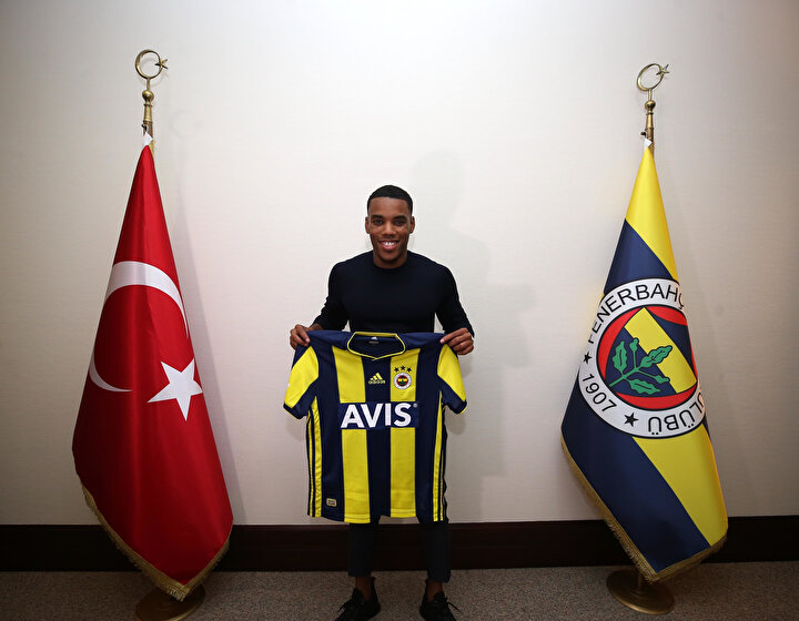 Garry Rodrigues, Fenerbahçe formasıyla ilk pozunu veriyor.
