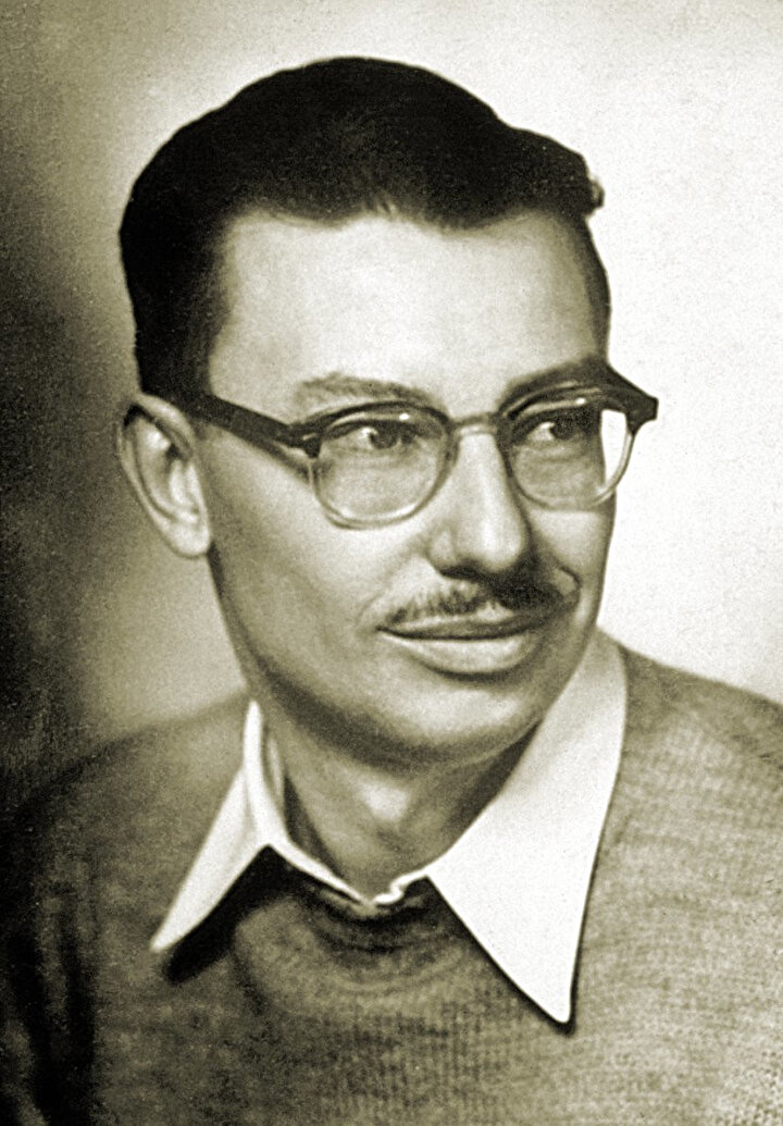 Türkçe’ye “İslam’ın Serüveni” başlığıyla tercüme edilmiş olan “The Venture of Islam” adlı önemli eserin sahibi Marshall Hodgso.
