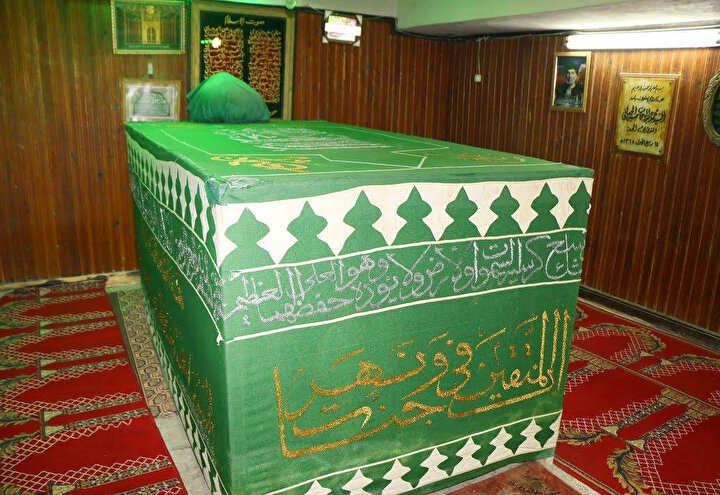 Şâzelî tarikatının Husâfîlik kolunun kurucusu Şeyh Hasaneyn Husâfî'nin Demenhur'daki kabri.