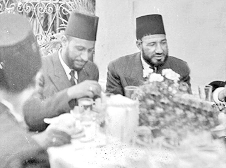 Hasan el Bennâ, davet çalışmalarını sürdürürken dinî kisveyi tamamen bırakarak, o dönem Mısır toplumunun modern kıyafetlerine bürünmüştü.