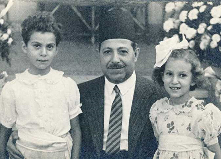 Bir İhvân mensubu tarafından öldürülen Mısır Başbakanı Mahmud Fehmî Nukrâşî Paşa, torunlarıyla.