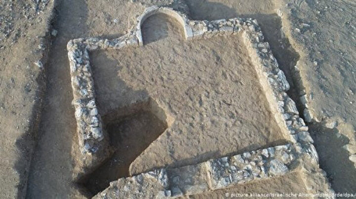 İsrail Tarihi Eserler Kurumu (İTEK), ülkenin (Tarihi Filistin toprakları) güneyindeki Necef (Negev) Çölü'nde bulunan Raht kentinde yapılan kazılarda milattan sonra 7. ve 8. yüzyıllara yani erken İslam devirlerine ait olduğu belirlenen bir caminin bulunduğunu duyurdu.