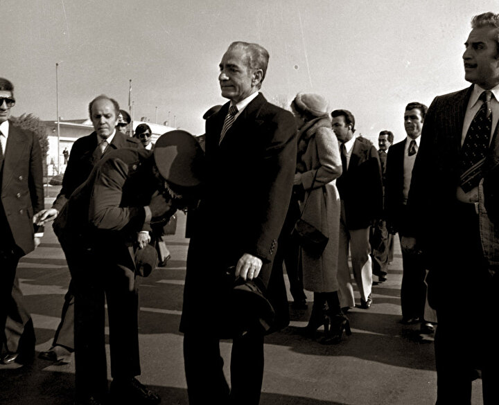Şah'ın ülkeden ayrılması, İran tarihinde bir dönemin sonuydu.