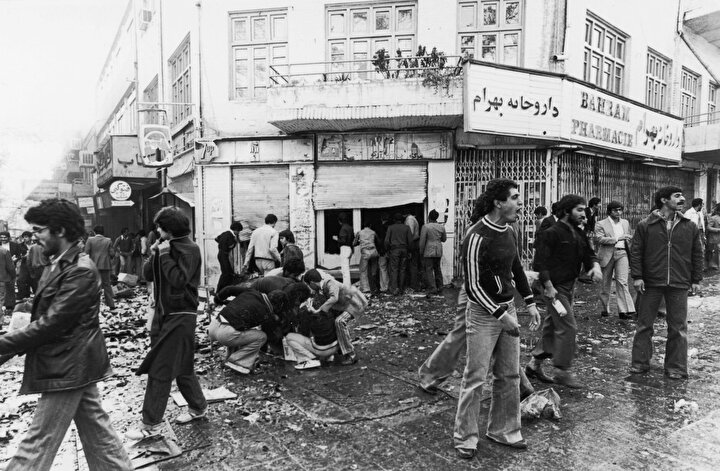 İranlılar sokaklara döküldükçe, Şah'ın güvenlik güçleri şiddetin dozajını da artırdı.