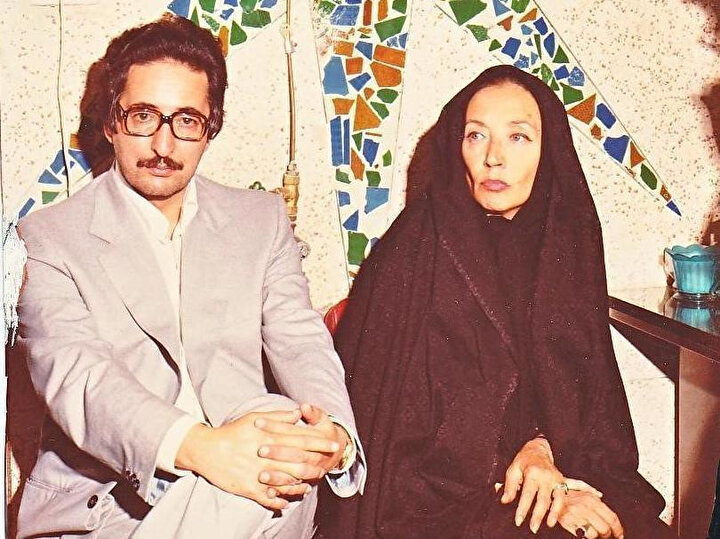 Ebu'l-Hasen Benî Sadr, Humeynî ile röportaj için İran'a gelen İtalyan gazeteci Oriana Fallaci ile birlikte.