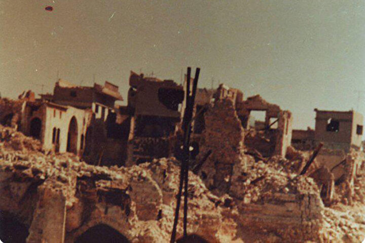 1982'de Suriye'nin Hama kentinde yaşanan katliamda, en az 30 bin insan hayatını kaybetti.
