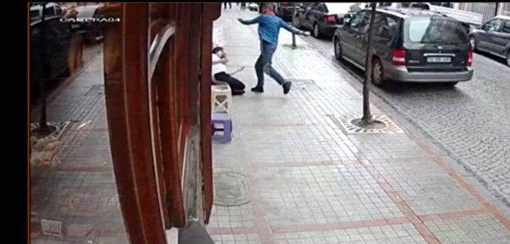 Genç kıza darp anı güvenlik kamera görüntüsü
