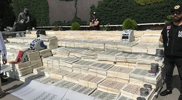 Ele geçen sahte dolarlar