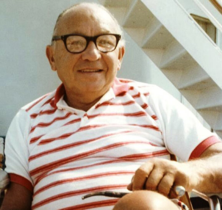 Amerikan Yahudisi Leon Klinghoffer, gemi baskınında öldürülen tek isimdi. 69 yaşındaki engelli Klinghoffer, vurularak denize atıldıktan sonra boğularak öldü.