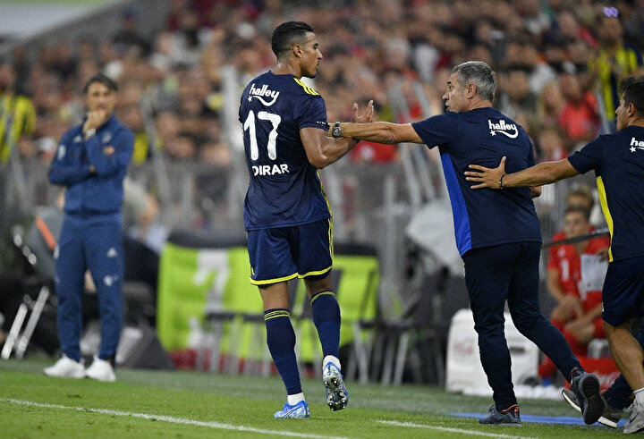 Ersun Yanal, Nabil Dirar'ı sahaya döndürmeye çalışıyor.