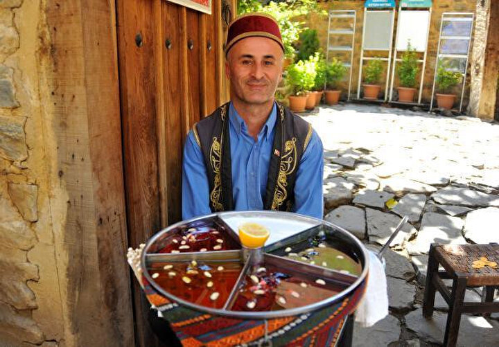 700 Yillik Osmanli Koyunde Sokak Macunu Gelenegini Yasatiyor