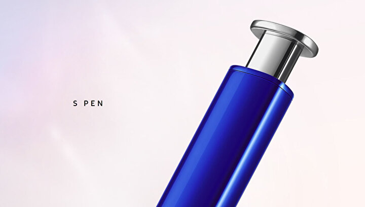 Galaxy Note10 ve Galaxy Note10+ için yenilenen S-Pen birçok farklı özellik getiriyor. En önemlisi de kamera uygulamasıyla birlikte artık kalemin çok daha işlevsel bir şekilde kullanılabiliyor oluşu.