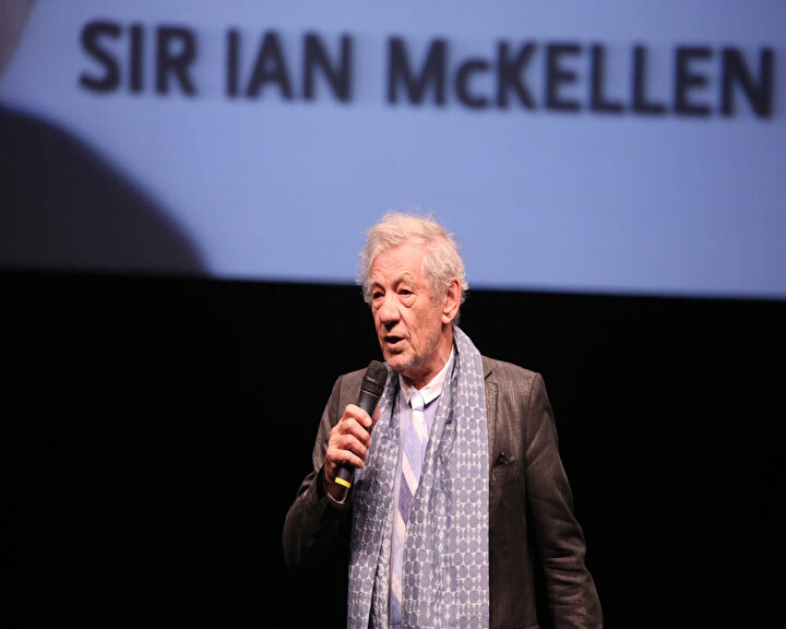 Sir Ian McKellen'ın Gandalf rolüyle Yüzüklerin Efendisi'nin dizi versiyonunda yer alması bekleniyor.