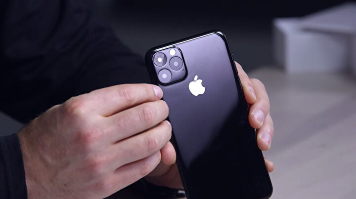 Satın alma kararlarını değiştiren en önemli unsurlardan biri kamera. Yeni iPhone'da farklı görevler için tanımlanan üç arka kamera yer alması bekleniyor.