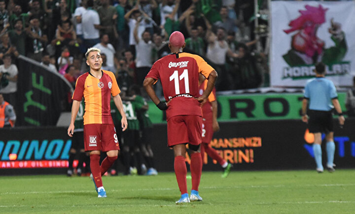 Emre Mor & Ryan Babel.