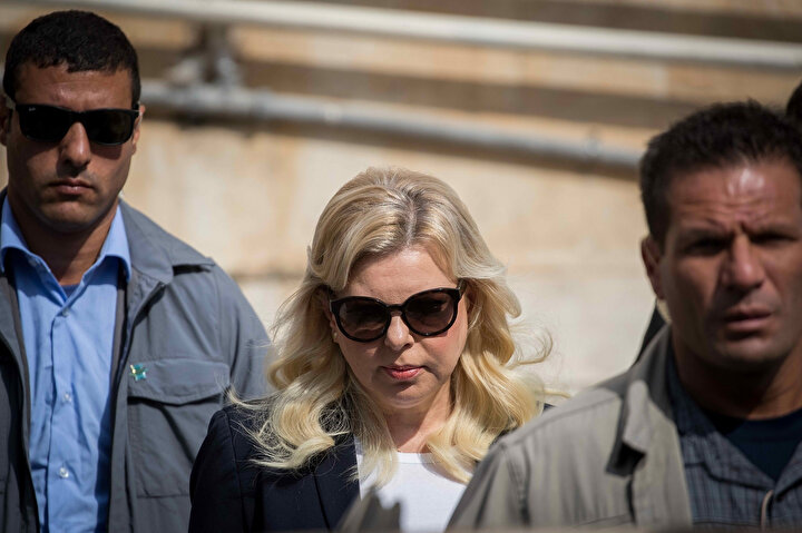 Sara Netanyahu, hakkında açılan davalar nedeniyle mahkemeye çıkıyor.