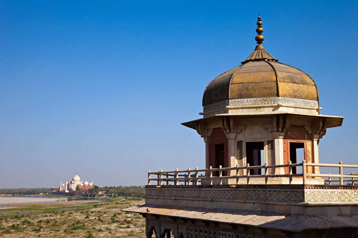 Şah Cihan’ın Taç Mahal’i seyrettiği Müsemmen Burç, Agra Kalesi, Hindistan.