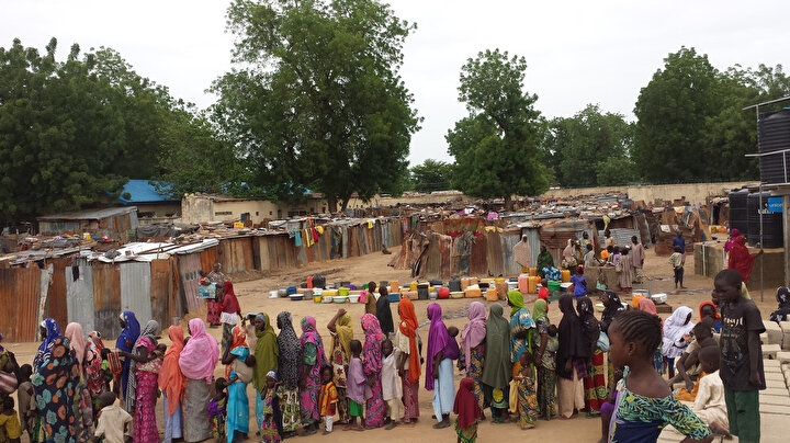 Boko Haram’ın faaliyet merkezi Borno eyaleti, yetersiz beslenme ve elverişsiz barınma şartlarının yaygın olduğu bir bölge olma özelliği taşıyor.