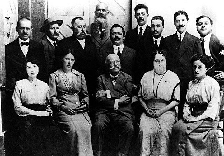 İtalya'nın Libya'da ilk kurduğu okulun öğretmenleri.