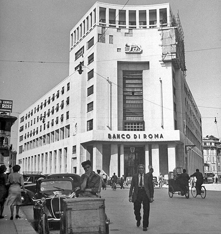 Roma'da bulunan Banca di Roma binası, 1946.