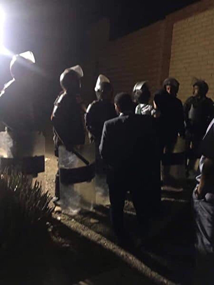 Gece gerçekleşen cenaze töreni sırasında polis, geniş güvenlik önlemleri aldı.