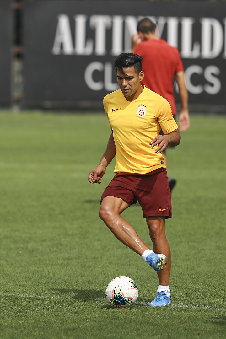Radamel Falcao idmanda topla çalışıyor.
