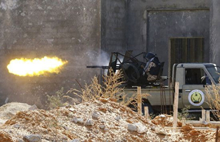 Ulusal Mutabakat Hükümeti'ni destekleyen savaşçılar, Khalifa Haftar güçleriyle çatışırken, Trablus kırsalındaki Ain Zara bölgesi.