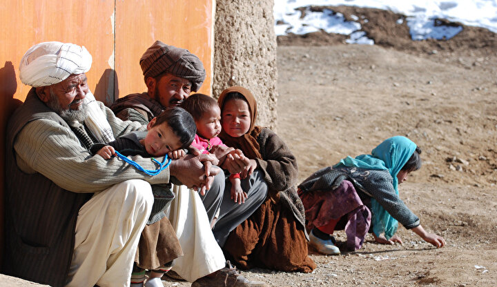 Afganistan, aynı zamanda fakirlikle de mücadele ediyor.