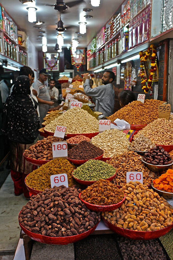 Khari Baoli'de bir baharat dükkanı.