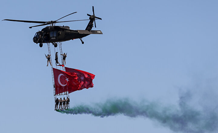 Festival boyunca yapılan gösterilerde ziyaretçiler gözlerini gökyüzünden alamadı. -AA