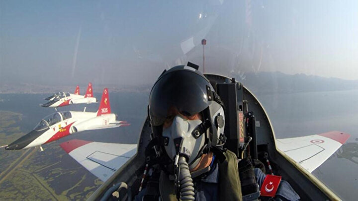 Bakan Akar, savaş uçaklarıyla bir uçuş gerçekleştirmişti. -AA
